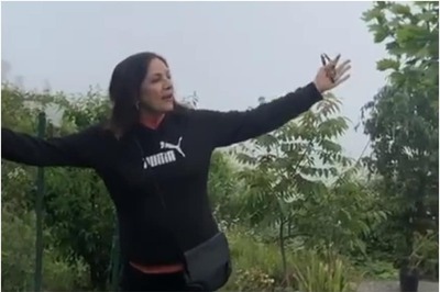 Foggy Sky Makes Neena Gupta Happy, Watch Video