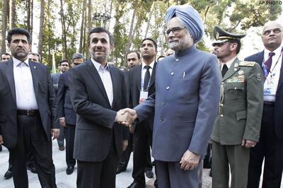 PM meets Iranian President Ahmadinejad in Tehran