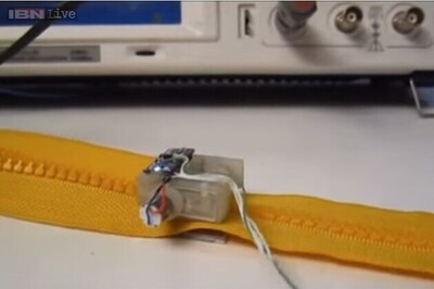 A new tiny wearable robot that can zip your jacket on its own