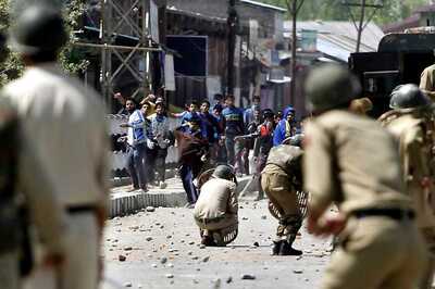 Students Clash With Security Forces in Kashmir's Sopore