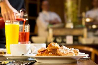 'Took a Sip, Throat Felt Bad': China Eatery Mistakenly Serves Floor Detergent Instead of Fruit Juice