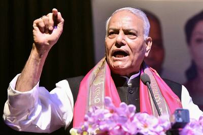 Yashwant Sinha Arrested while on Dharna, Demands Army be Deployed to Help Migrants Reach Home