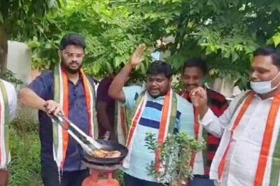 'Twitter Bird' Fried in Hot Oil: Andhra Congress Worker Cooks Up a Storm to Protest Blocking of RaGa Account