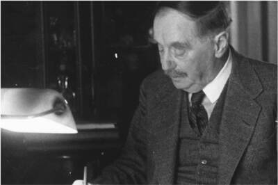 HG Wells 153rd Birth Anniversary: 7 Books by the Author One Must Read