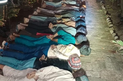 Major Crackdown on Afghan Refugees in Pakistan; ‘Illegal’ Women, Children Behind Bars in Karachi