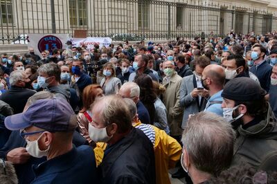 Covid-19 Risk in Airplanes, Restaurants, Grocery Stores Cannot Be Easily Compared: Scientists