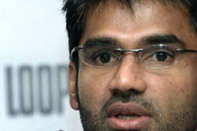 Non-bailable warrants issued against Sunil Shetty